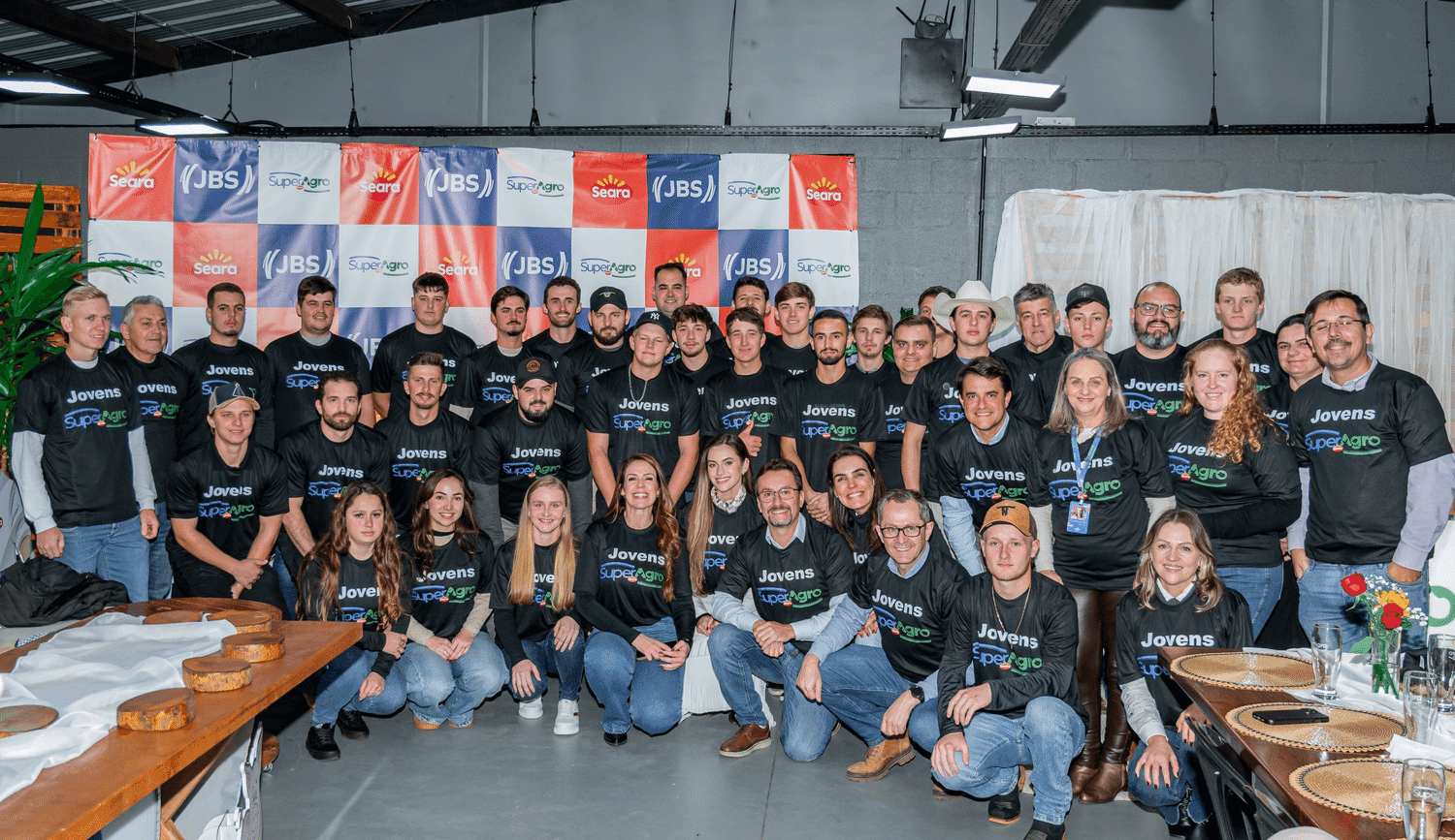 JBS lança programa gratuito para capacitar jovens produtores e fortalecer sucessão no campo 
