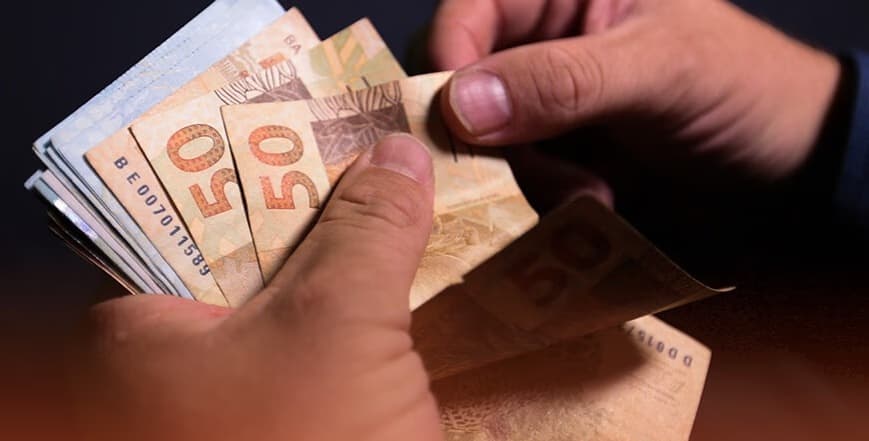 Segunda parcela do 13º salário deve ser paga até sexta-feira