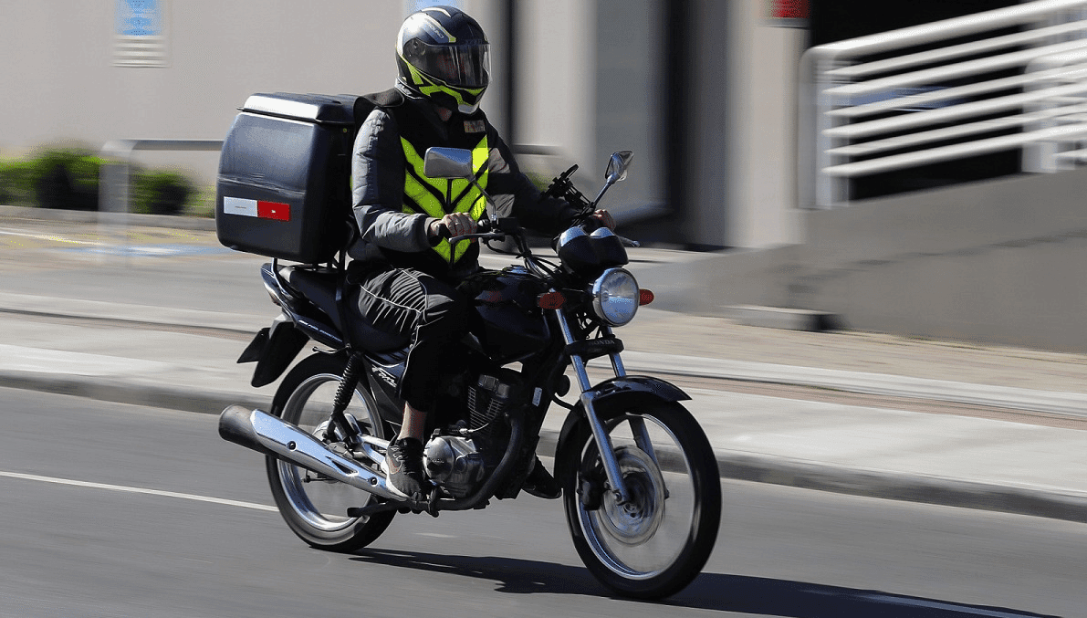 Motoboys e entregadores terão adicional de 30% no salário a partir de abril