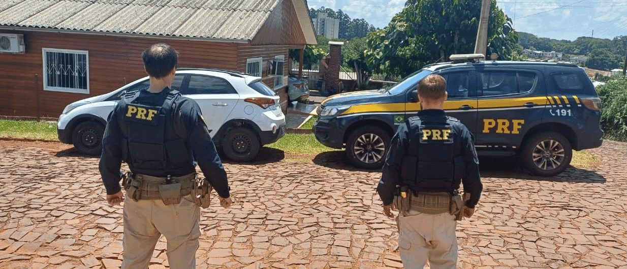 PRF prende mulher com veículo roubado em Seberi