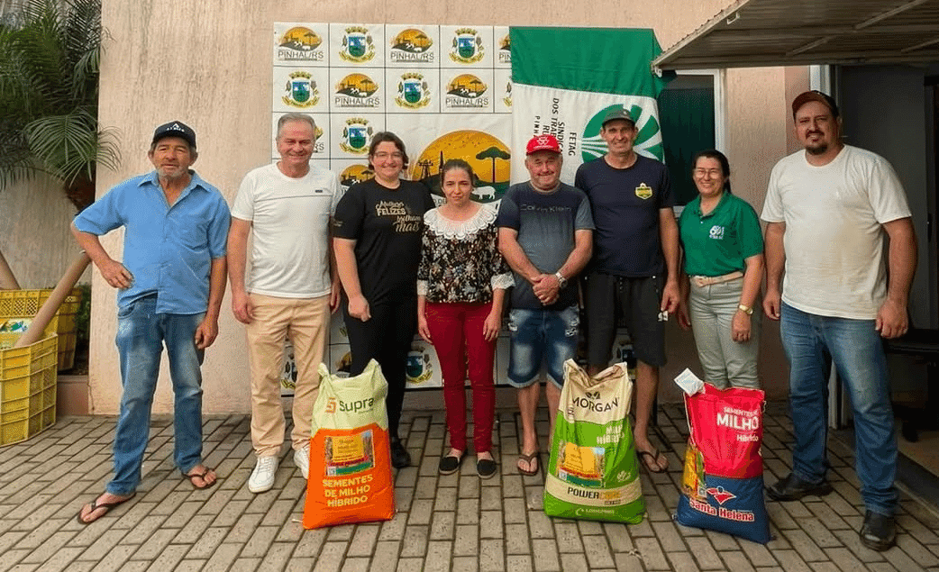 Agricultores de Pinhal recebem sementes do programa Milho 100%