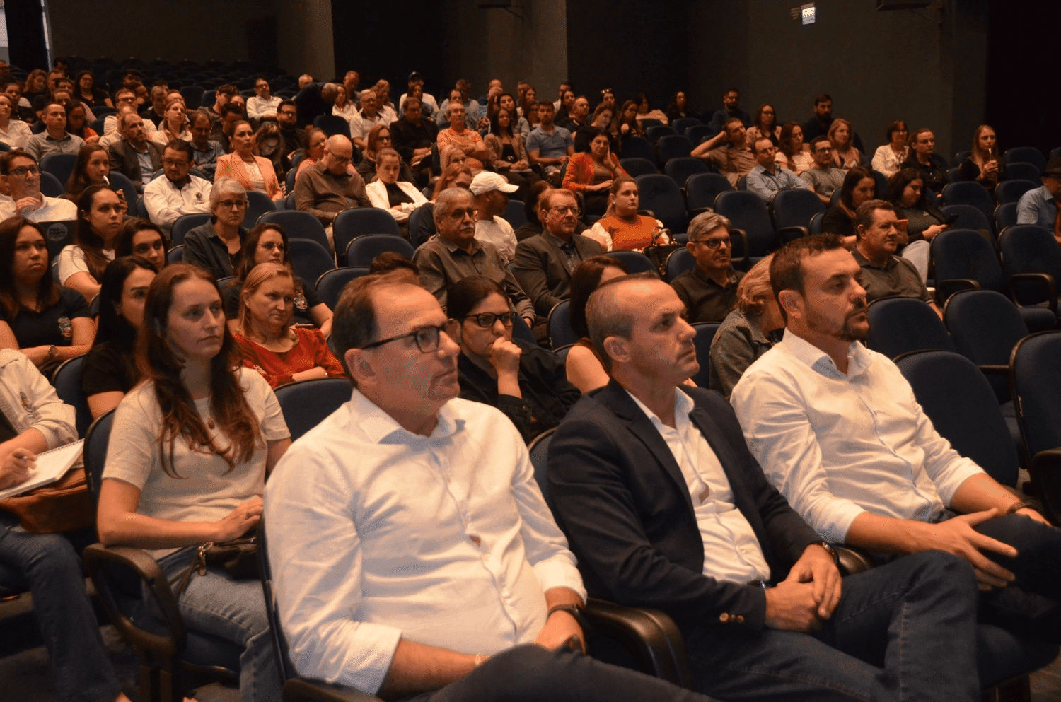 Prefeitos da região e presidente da Amzop participam de encontro regional sobre Gestão de Pessoas