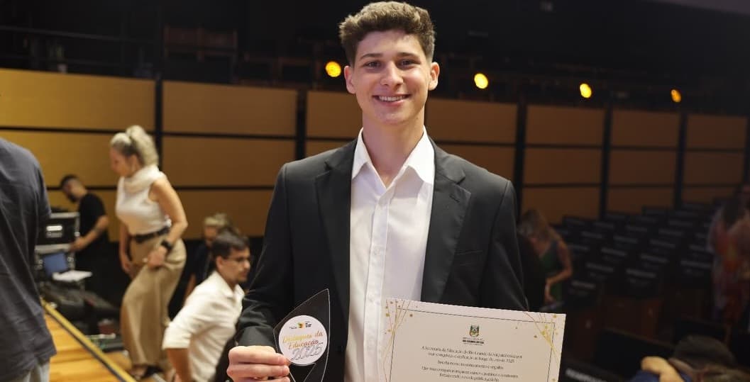 20ª CRE recebe homenagens no evento Destaques da Educação de 2025