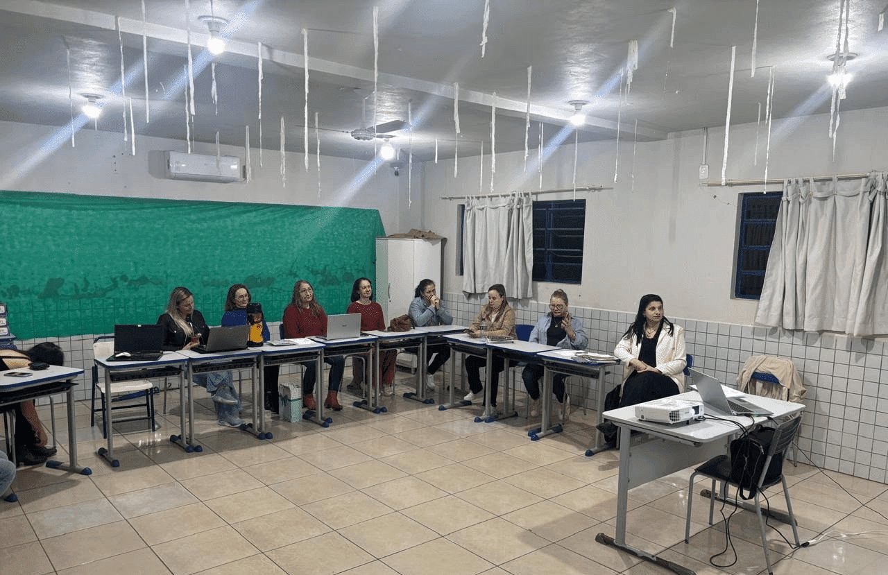 Professores apresentam trabalhos para progressão na carreira em Liberato Salzano