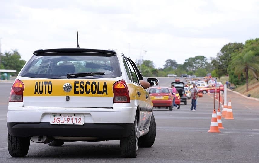 CFCs registram média de 20 demissões por dia após novas regras para CNH no RS