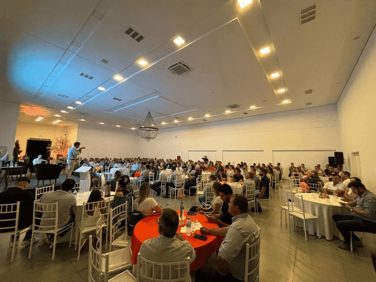 Mais de 300 empresários e convidados ligados ao agro participam de encontro da Cresol com o BNDES em FW