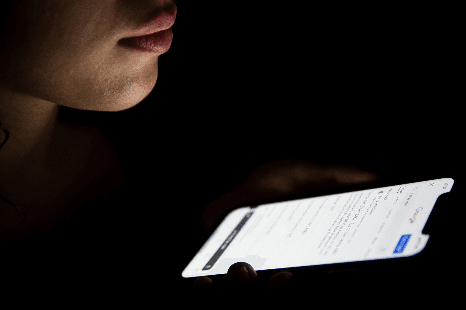 Brasil registra mais de 180 mensagens de golpe por minuto nas redes sociais